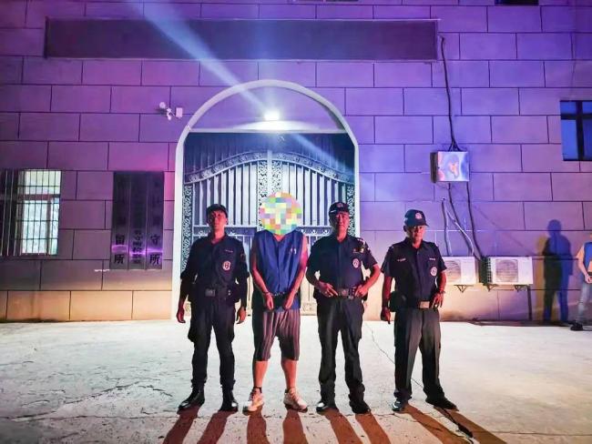 醉酒男感覺被侮辱砸壞千斤瓜，辱罵民警,，已被刑拘,！