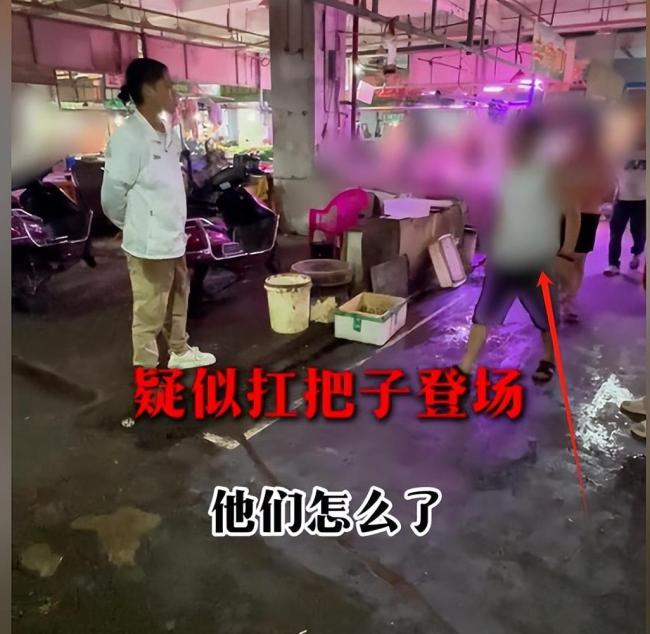 博主揭露市场用“鬼秤”遭匕首威胁 勇敢对峙黑商