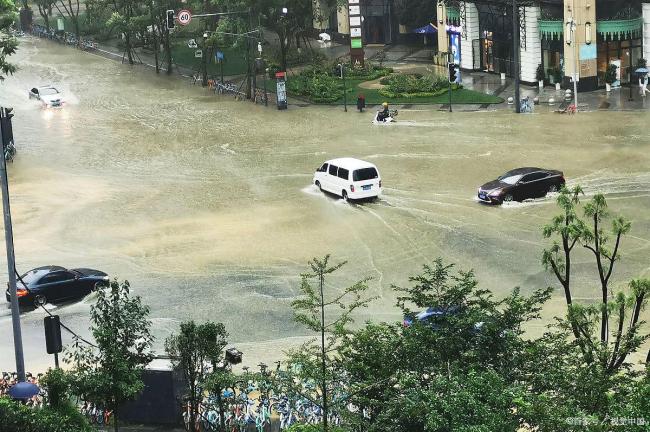 成都突遭强降水 雨量霸榜全国前三