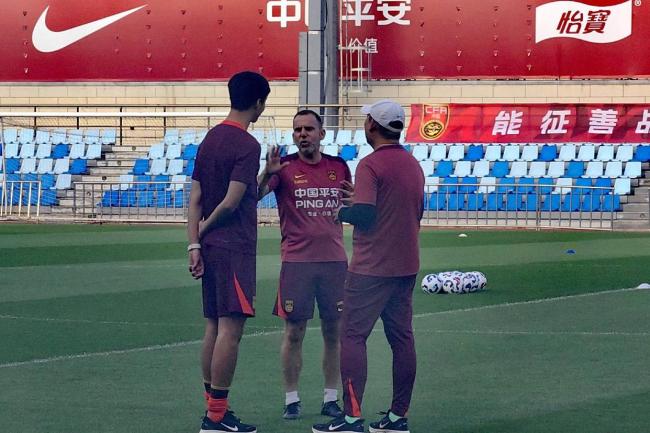 曝张玉宁等3人缺席国足合练 恢复调整中