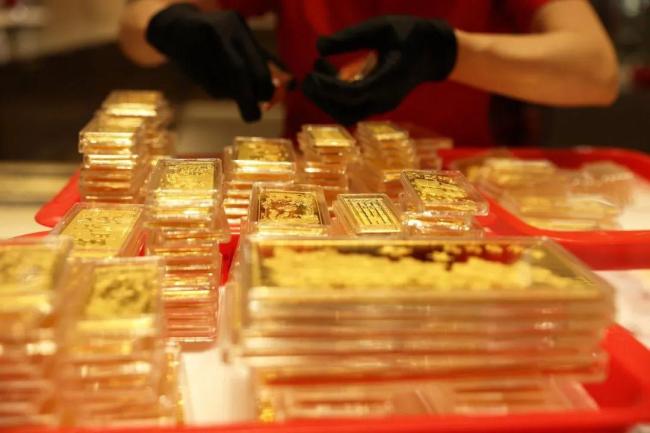 金价太高年轻人吐槽结不起婚 金店出租黄金自救 