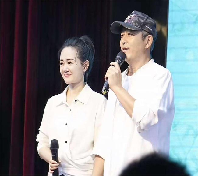 60岁老戏骨辅导4年级女儿 直呼太难了