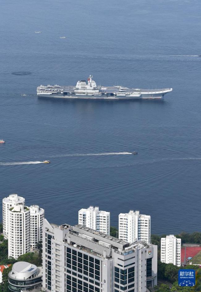 山东舰航母抵达香港场面公布 国安家好迎回归