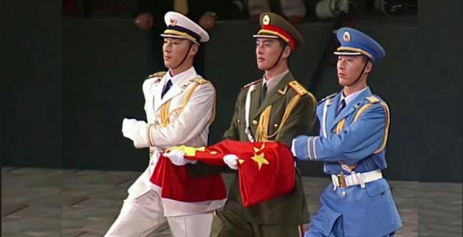 1997年7月1日出生叫回归的舰员来香港 重温激动时刻