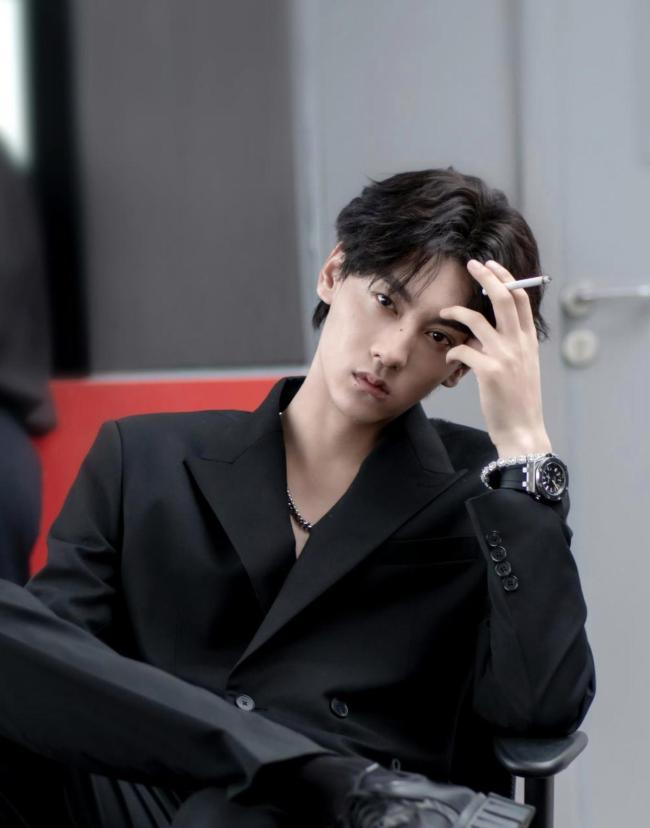 田栩宁女友置顶官宣照 旧情甜蜜细节曝光