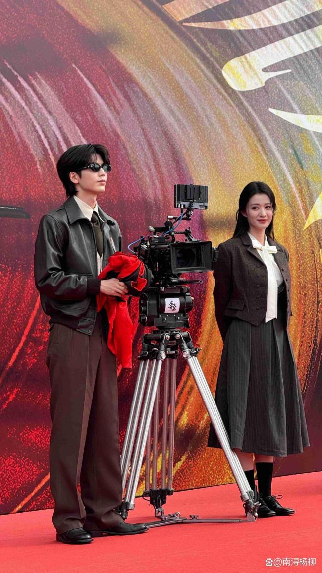 张凌赫王楚然新剧服装被吐槽