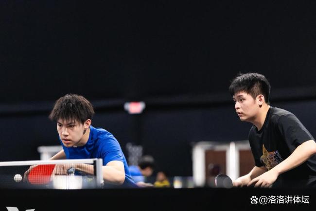 国乒首次在美国大满贯主场馆训练：孙颖莎王曼昱再度搭档笑开怀 金发与炸毛成焦点