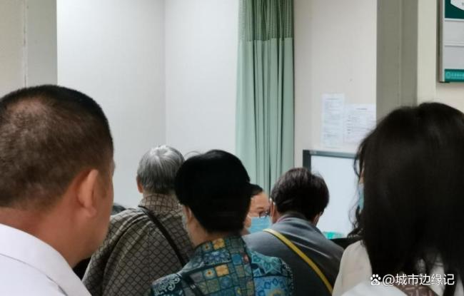 女子救下与大货车擦身而过的孩童 3秒改写命运