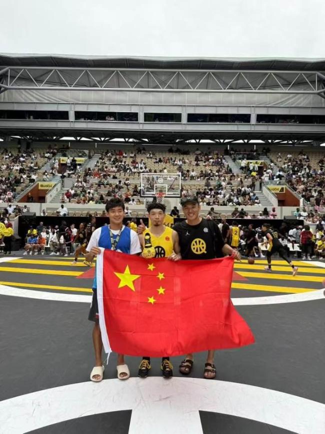 中國歷史首人,！CBA扣籃王陳登星飛躍汽車3扣滿分 獲世界扣籃大賽冠軍 民間扣籃帝的榮耀時刻