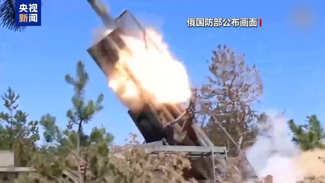 俄称打击乌防空系统 乌称袭击俄军用机场