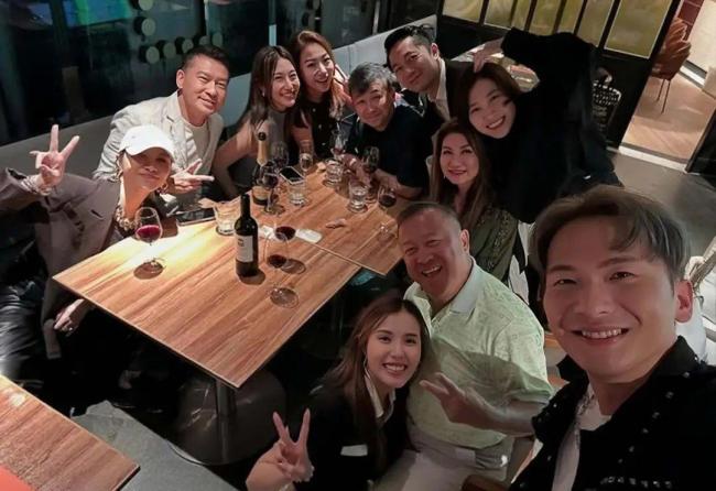 曾志偉和女星合影姿勢不雅引爭議