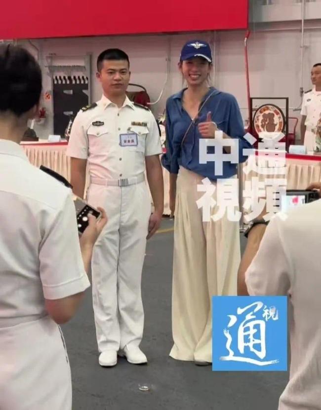 奧運(yùn)冠軍江旻憓與兵哥哥互相敬禮