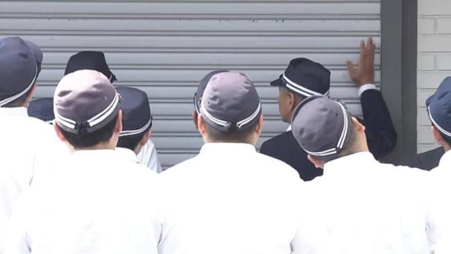 日本警察拿電鋸上街抓捕黑道 網(wǎng)友熱議執(zhí)法風(fēng)格