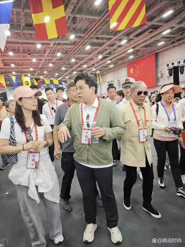 郭晶晶分享山東艦打卡點 國之重器震撼力強
