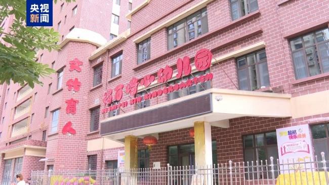 幼儿园后厨使用彩绘颜料画面曝光