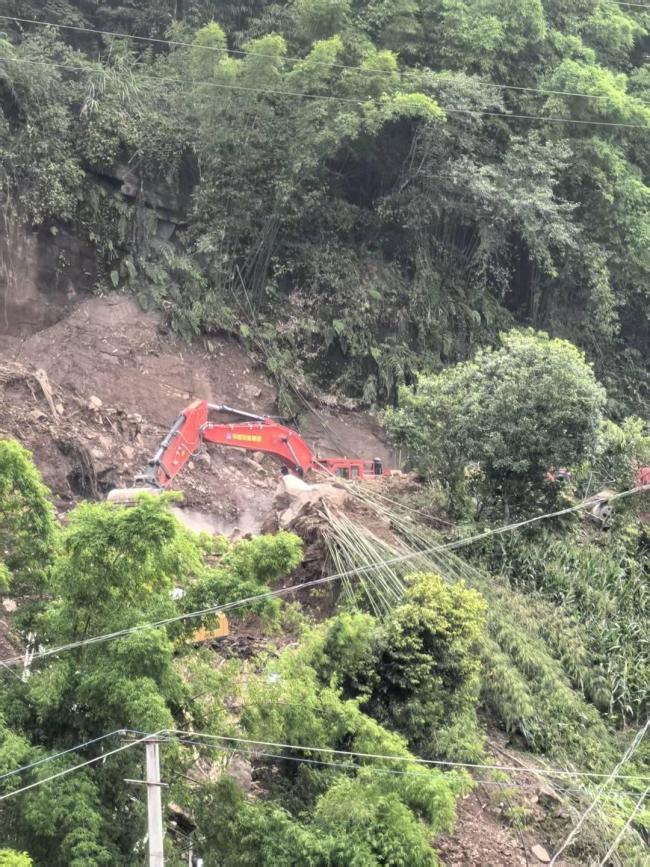 四川雅安山體垮塌致5人死亡 救援工作緊張進(jìn)行
