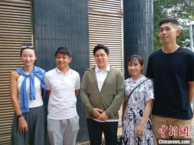 霍震霆表示山东舰很震撼