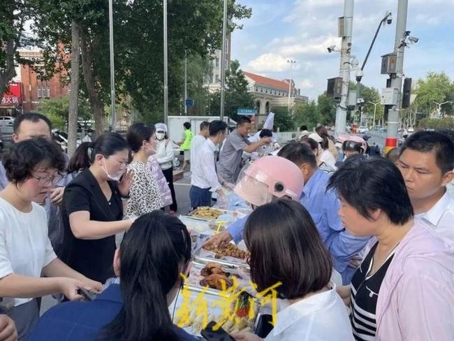 濟(jì)南一知名酒店“擺攤” 接地氣轉(zhuǎn)型引關(guān)注