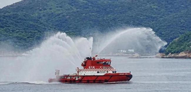 山東艦拉響汽笛回應(yīng)民眾 全民熱情迎接航母