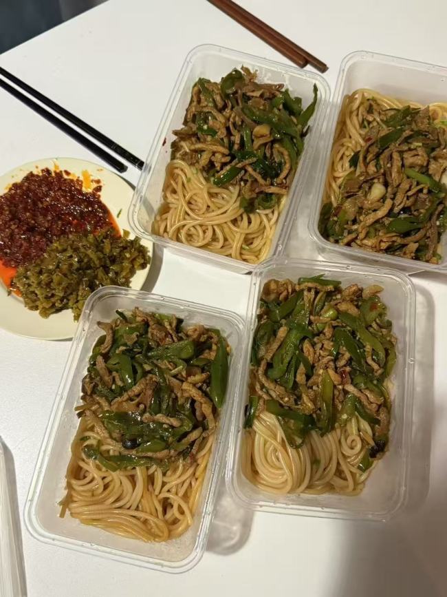 父母為讓女兒吃好來長沙開飯店