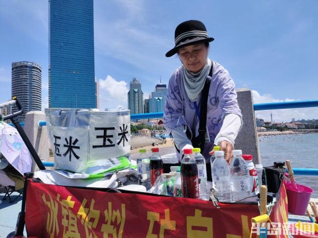 女孩跳海撿手機(jī)溺水路人救人 1分鐘搶回生命
