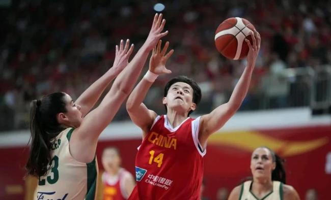 力克澳洲后女篮12人名单初现!李缘、罗欣棫位置稳固,最后悬念待解 生死战揭开终极悬念
