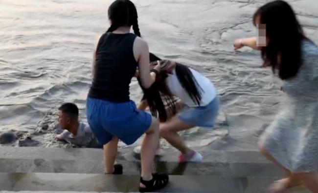 33歲男子救12歲男童