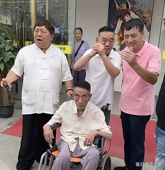 楊少華一共有四個(gè)兒子 晚年生活引爭(zhēng)議