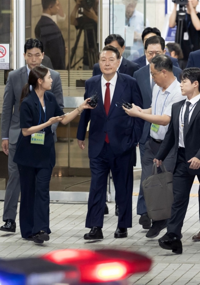 尹锡悦囚室无空调第一天菜单曝光 高温下饮食揭秘