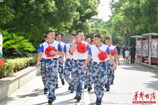 長沙62名空軍新飛行學(xué)員將奔赴空天 青春與戰(zhàn)鷹同行