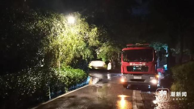 暴雨致杭州九溪多人滯留 消防救援 緊急轉移進行中