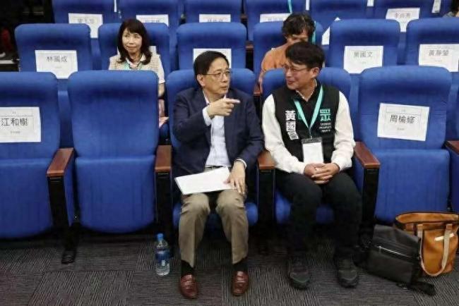 台大前校长现身反罢免怒批民进党 捍卫制度与团结