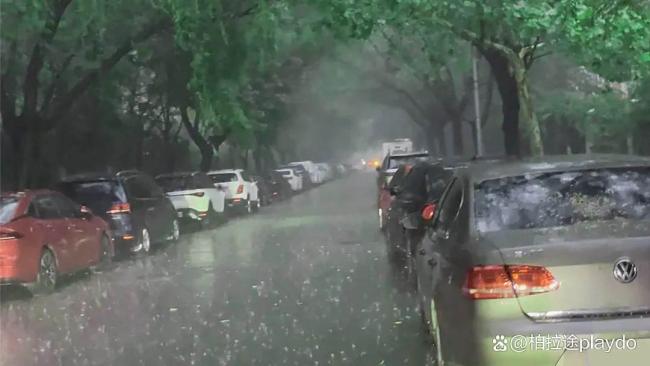 暴雨天出門(mén)注意啥？這份防澇指南快收好 汛期安全無(wú)小事