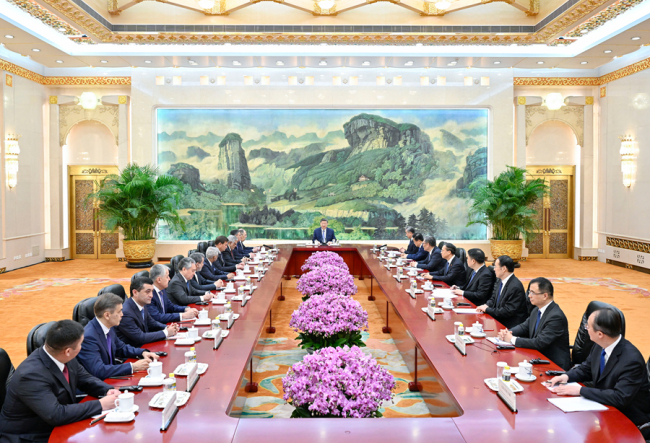 習近平集體會見上海合作組織成員國外長理事會會議外方代表團團長