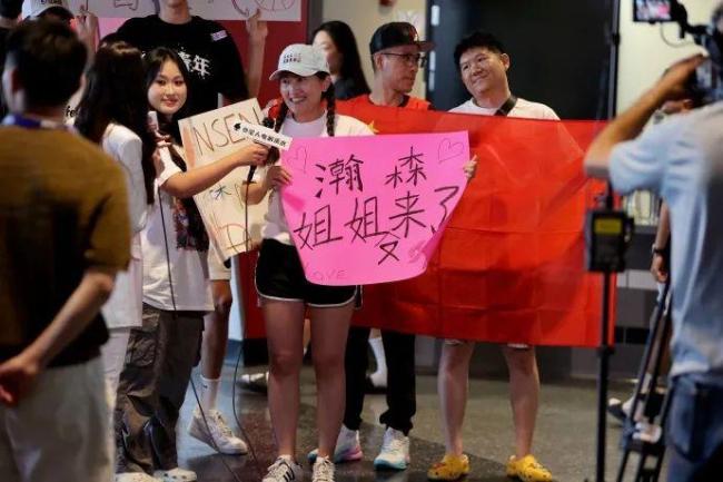 楊瀚森開場精準(zhǔn)三分 手感火熱引領(lǐng)勝利