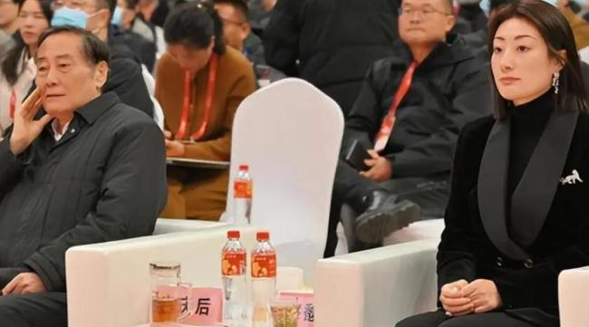 宗庆后去世时捧灵牌骨灰者为宗继昌 娃哈哈遗产继承之战爆发