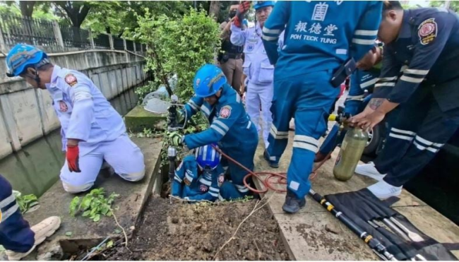 美國男子全裸卡進曼谷陰溝 救援遇阻引發(fā)混亂