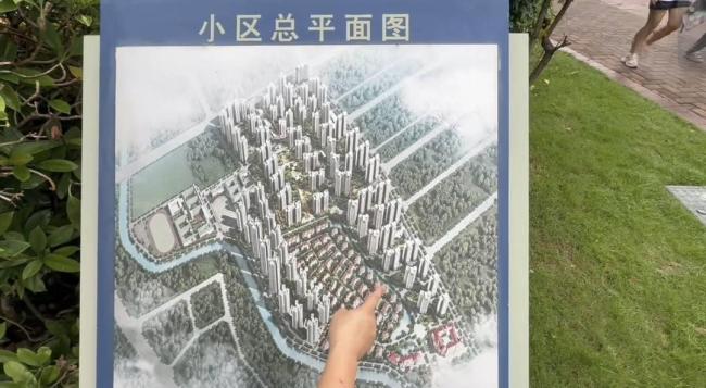 黃楊鈿甜爸媽回應(yīng)爭議：別墅不是自家的,，天價(jià)耳環(huán)是朋友送的百元仿品 澄清真相引發(fā)熱議