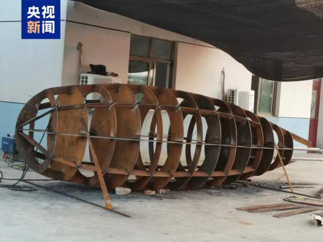 超硬核！六旬农民大叔“手搓”潜水艇
