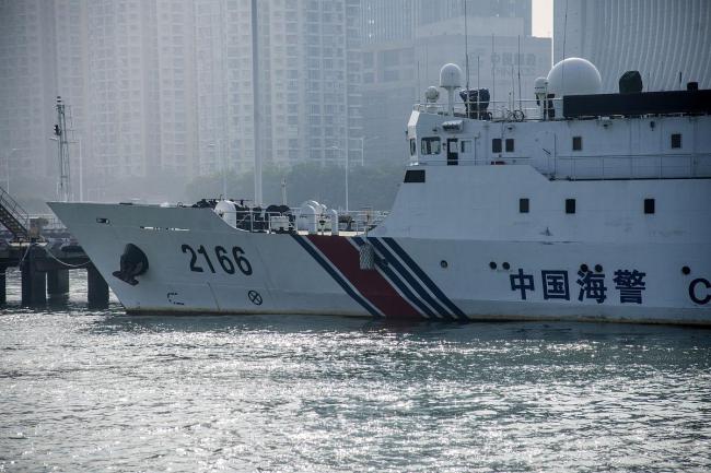 评论员谈菲船贴尾穿越我海警艇 海上碰瓷真相揭晓