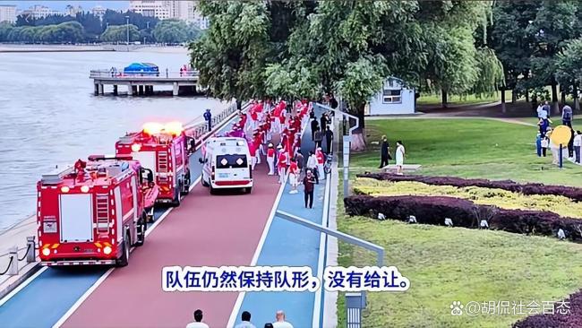 老年暴走團(tuán)阻礙公務(wù)車出勤涉嫌違法
