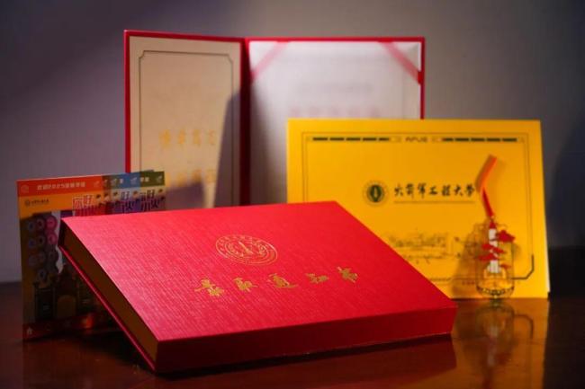 空軍預(yù)警學(xué)院湖北首封錄取通知書送達 夢想與使命同在
