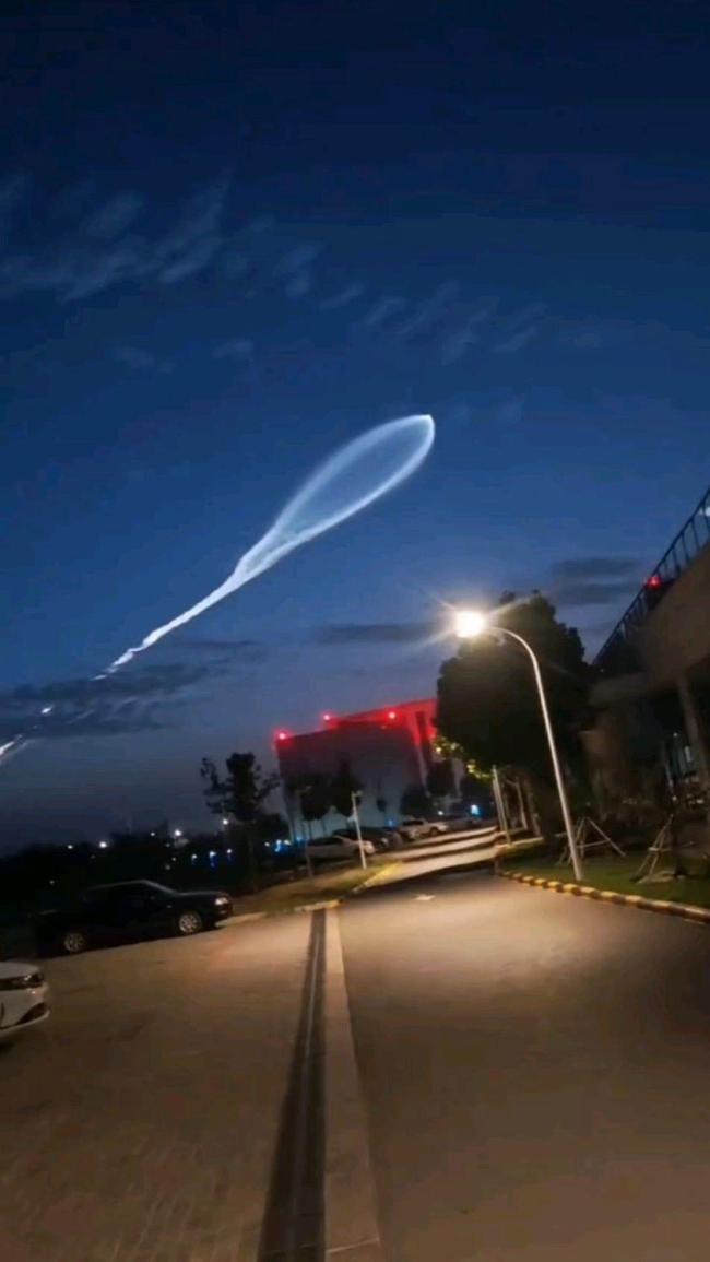 太空水母與大國(guó)重器同框 科學(xué)與浪漫齊飛
