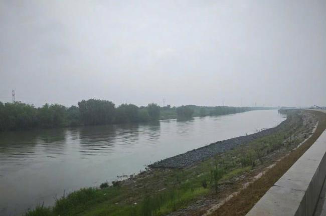因臭水困擾市民到市區(qū)買水