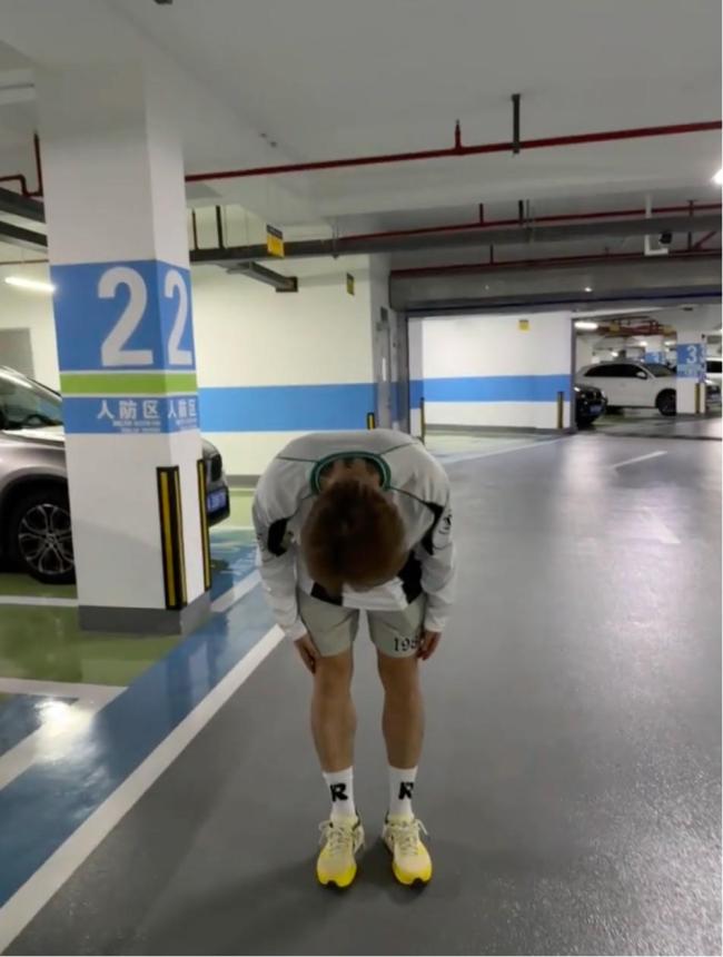 荣昊就涂黑泰达队徽致歉 旧将郑重道歉