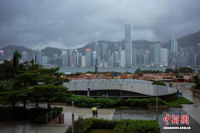 现场直击香港十号飓风入境 城市按下“暂停键”