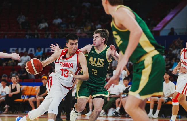 15歲2米03前鋒張懿趙杰率U16男籃奪亞軍 明日之星閃耀賽場