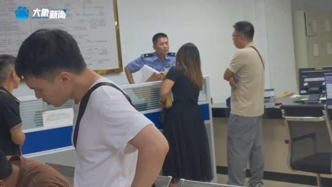 货车涉嫌超载被交警追缉10公里发生车祸，交警行为是否合规需要调查 致命追逐引发争议
