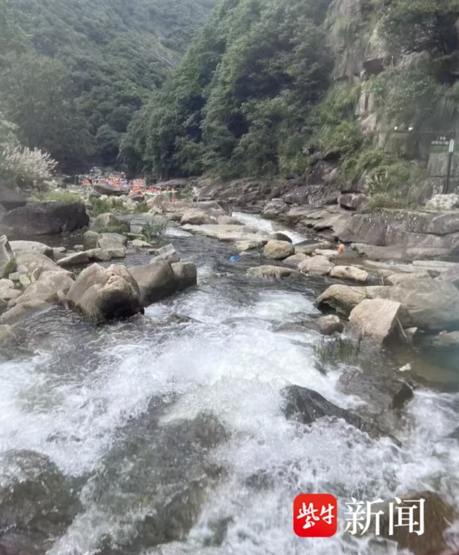 游客吐槽漂流時手機(jī)落水被索要2000元打撈費(fèi) 警方：拘,！