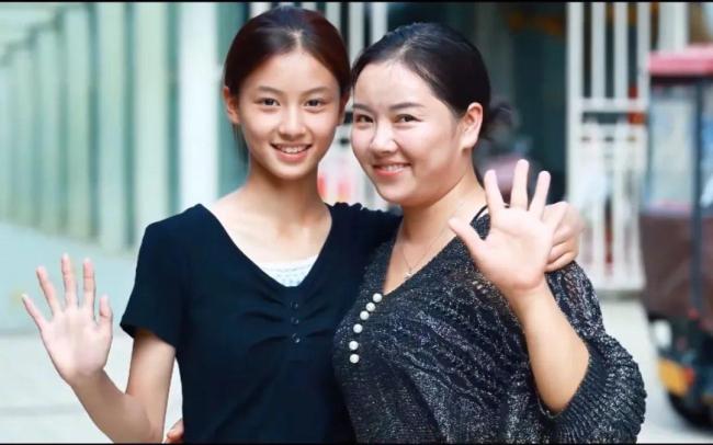 撞臉張柏芝女孩走紅 商演2小時8000元 真相揭秘
